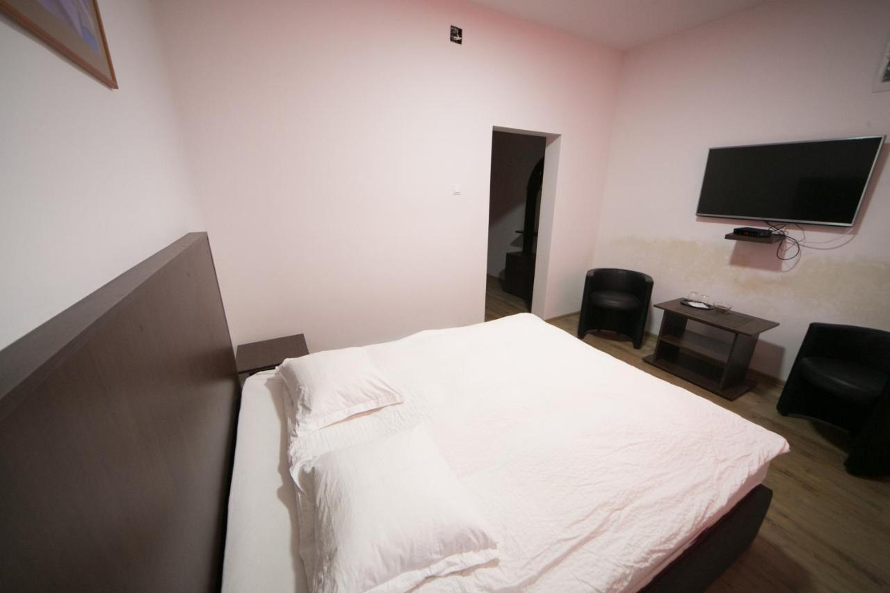 Motel Napsugar Panzio à Lunga  Extérieur photo