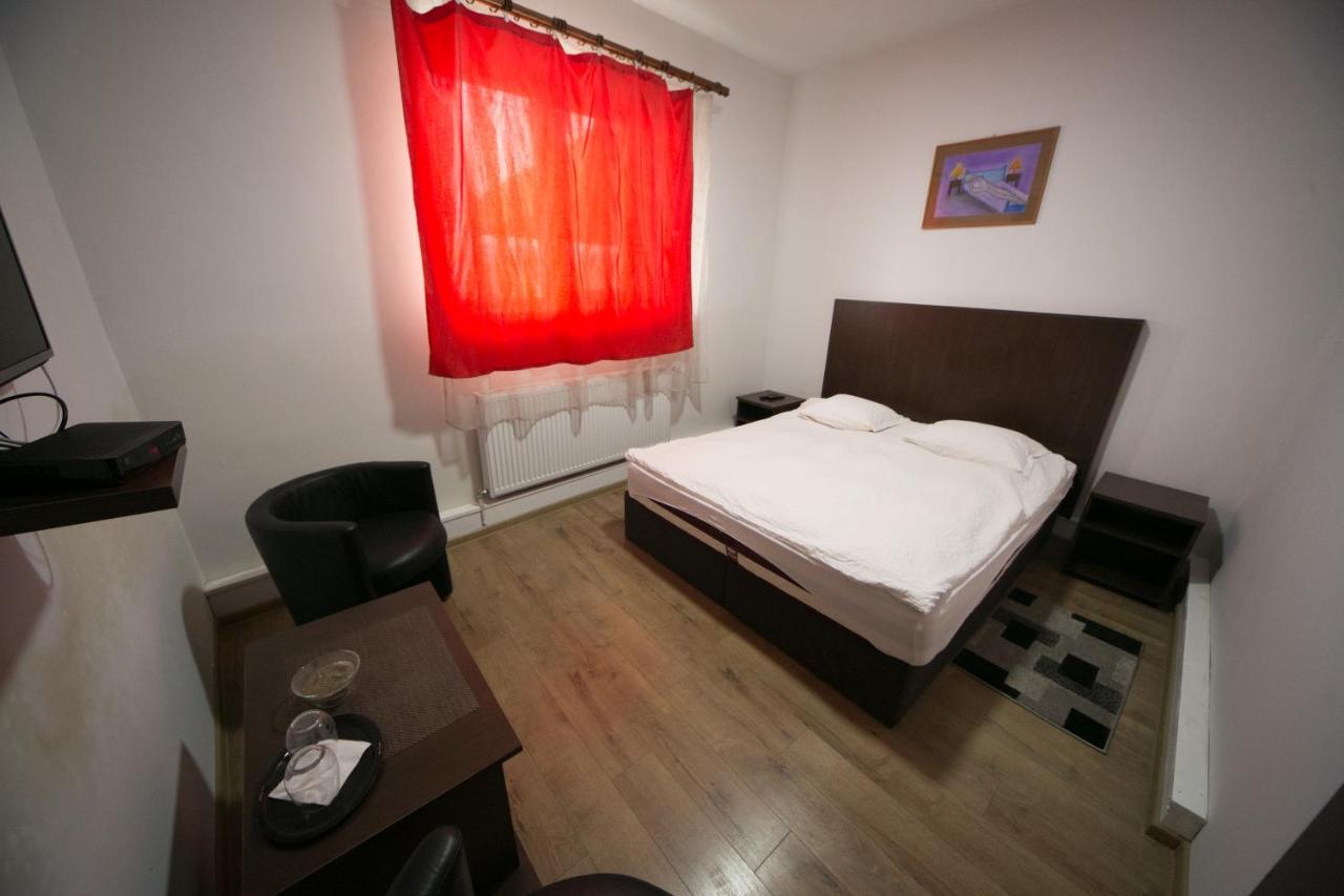 Motel Napsugar Panzio à Lunga  Extérieur photo